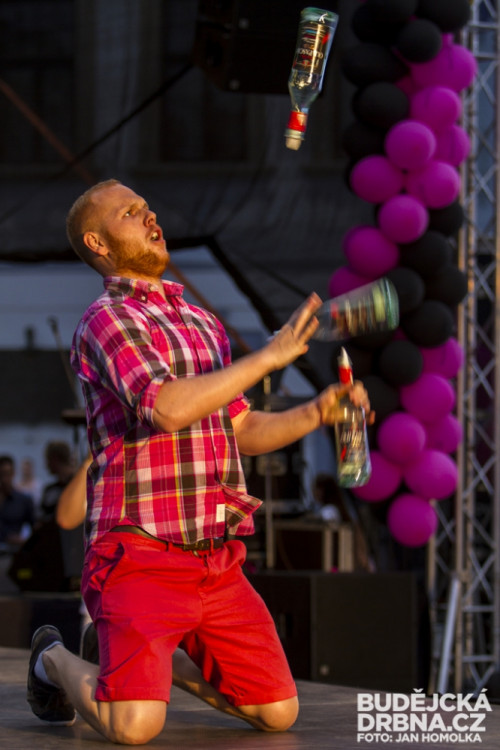 Barman Eda Mertl při finále Maturantky Roku