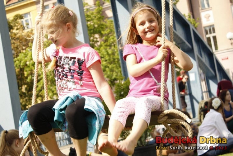 Piknik na Zlatém mostě při Budějovickém Majálesu