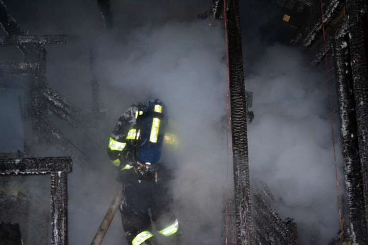 Rekreační chatku zničil oheň