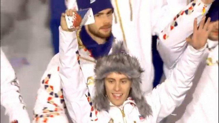 Alexander Salák při slavnostním zahájení her (v pozadí)