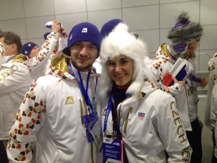 Jakub Kovář s vlajkonoškou Šárkou Strachovou