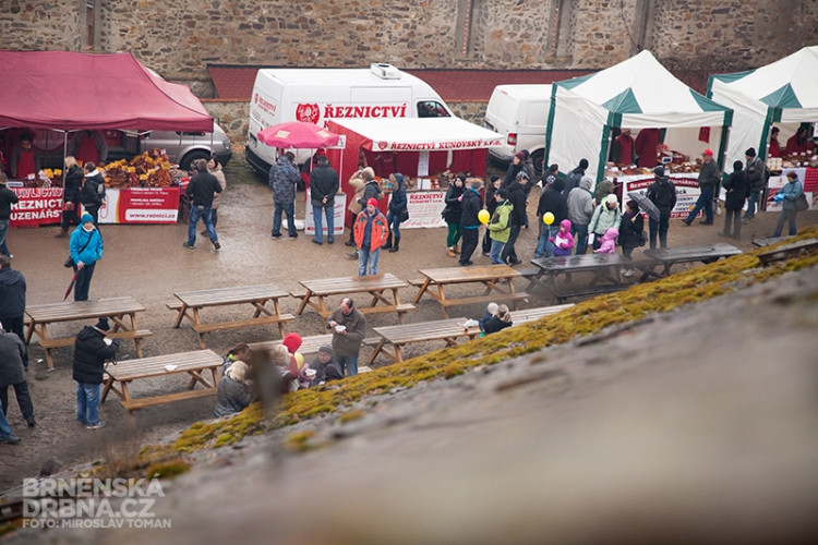 Slavnosti moravského uzeného na hradě Veveří, foto: Brněnská Drbna