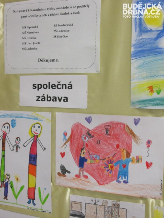 Výstava Ohromné maličkosti aneb malé kroky k velkým vztahům