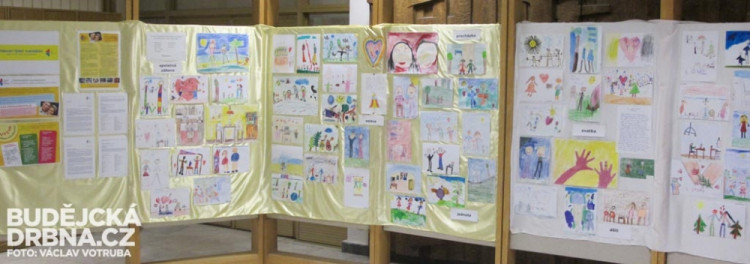 Výstava Ohromné maličkosti aneb malé kroky k velkým vztahům