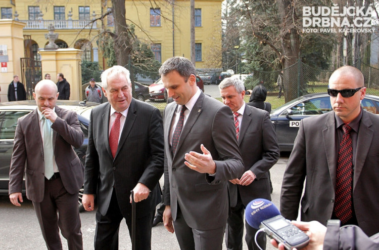 Miloše Zemana přivítal na jihu Čech hejtman Jiří Zimola