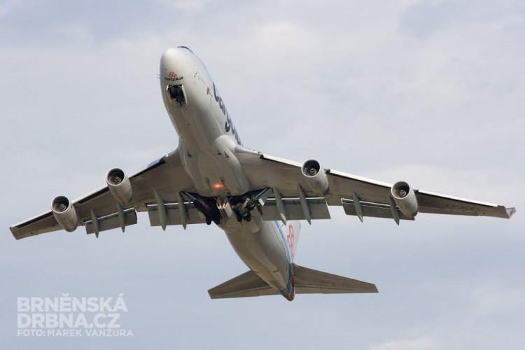 Vzlétající Boeing 747 lucemburské společnosti Cargolux, foto: Brněnská Drbna, Marek Vanžura