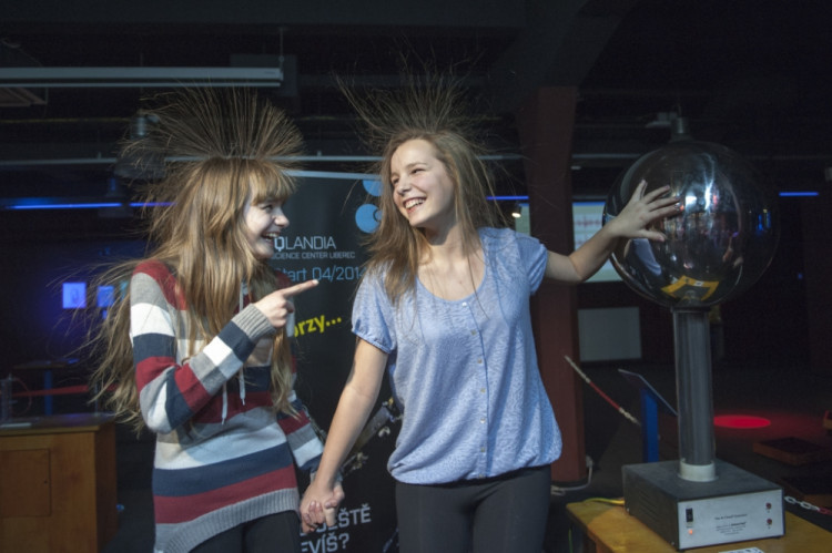 Experimenty v iQLANDII