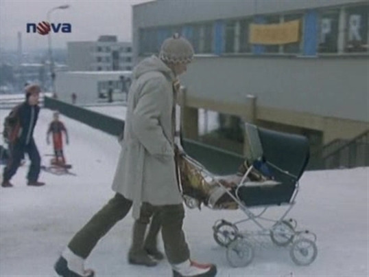 Školníkův syn Tonda potká na sídlišti Barču