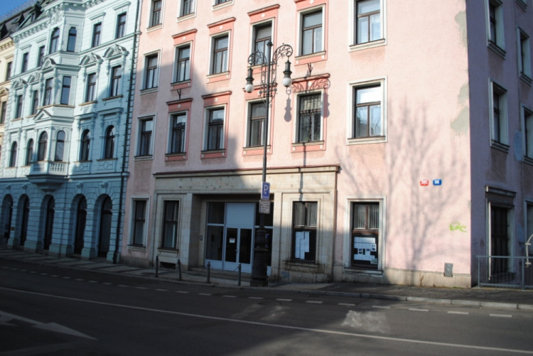 Dnes tu sídlí několik úřadů