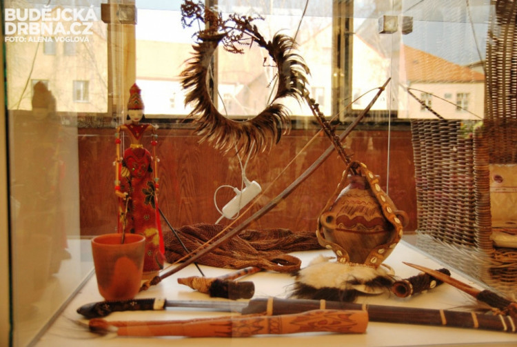 Výstava je doplněna o zajímavé předměty