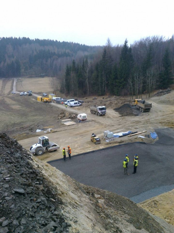 Oprava železniční trati u Křižan je v plném proudu