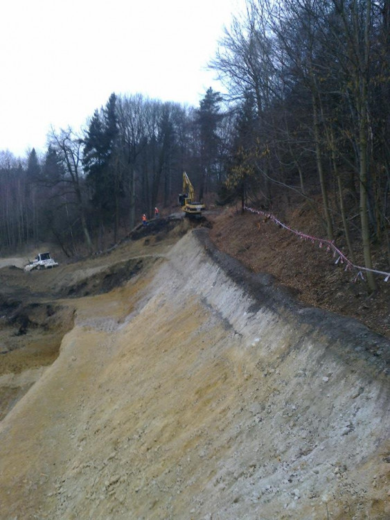 Oprava železniční trati u Křižan je v plném proudu