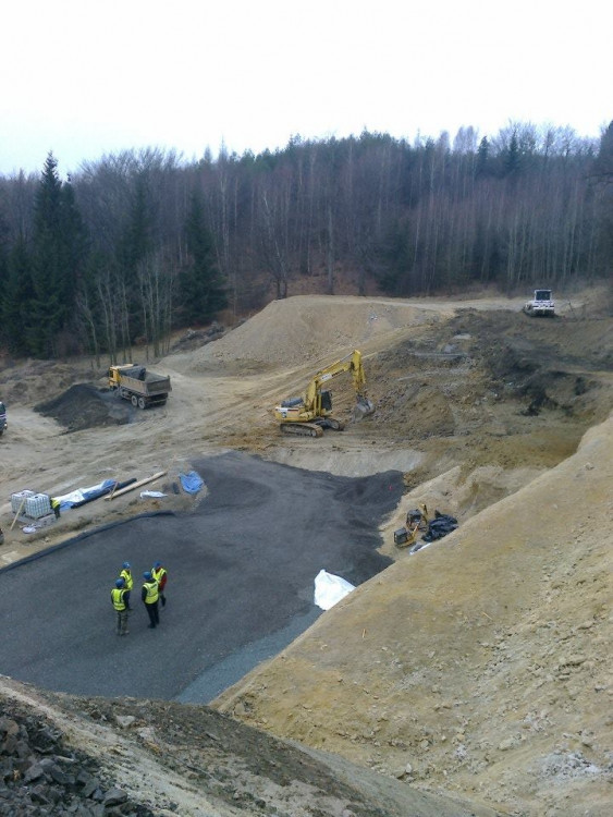 Oprava železniční trati u Křižan je v plném proudu