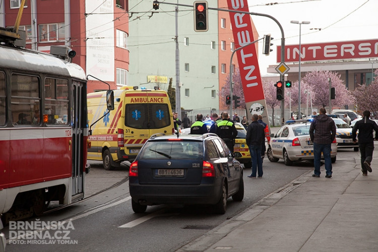Ranní nehoda na Cejlu - muž se střetnul s tramvají, foto: Brněnská Drbna, Miroslav Toman
