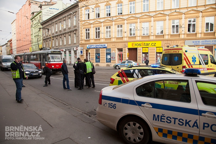 Ranní nehoda na Cejlu - muž se střetnul s tramvají, foto: Brněnská Drbna, Miroslav Toman