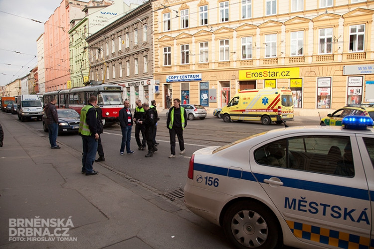 Ranní nehoda na Cejlu - muž se střetnul s tramvají, foto: Brněnská Drbna, Miroslav Toman