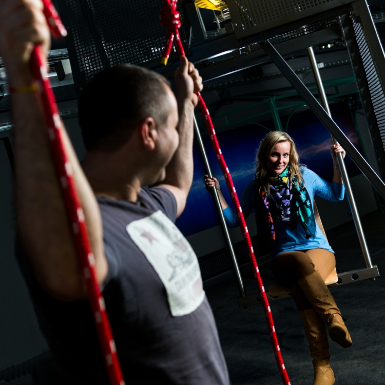 Na velké houpačce v iQLANDII