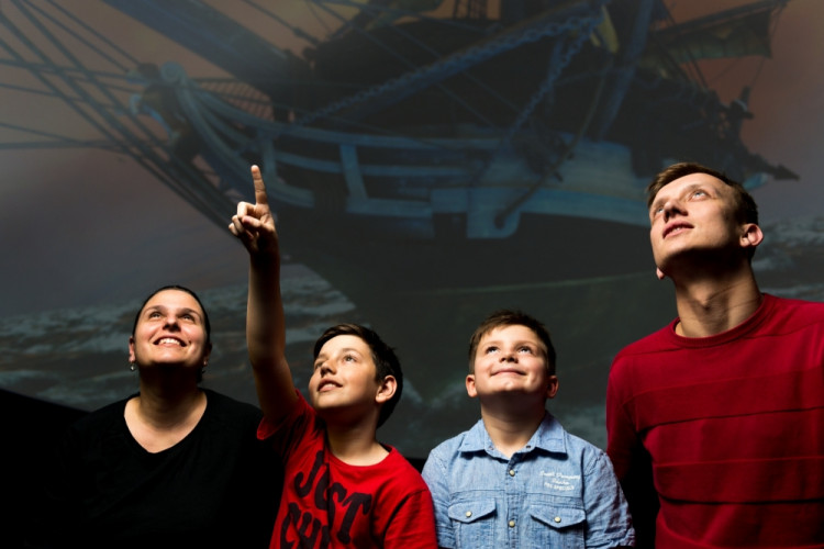 S rodinou v 3D Planetáriu v iQLANDII