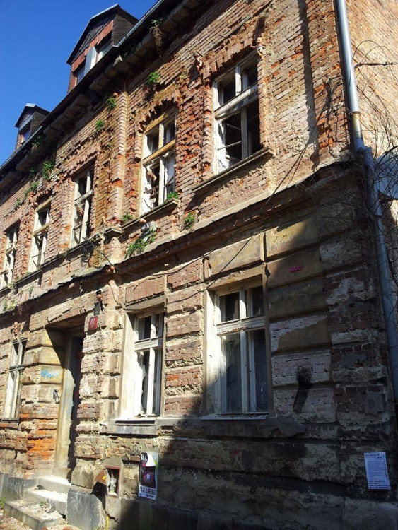 Na Papíráku připravují demolici vybydleného domu