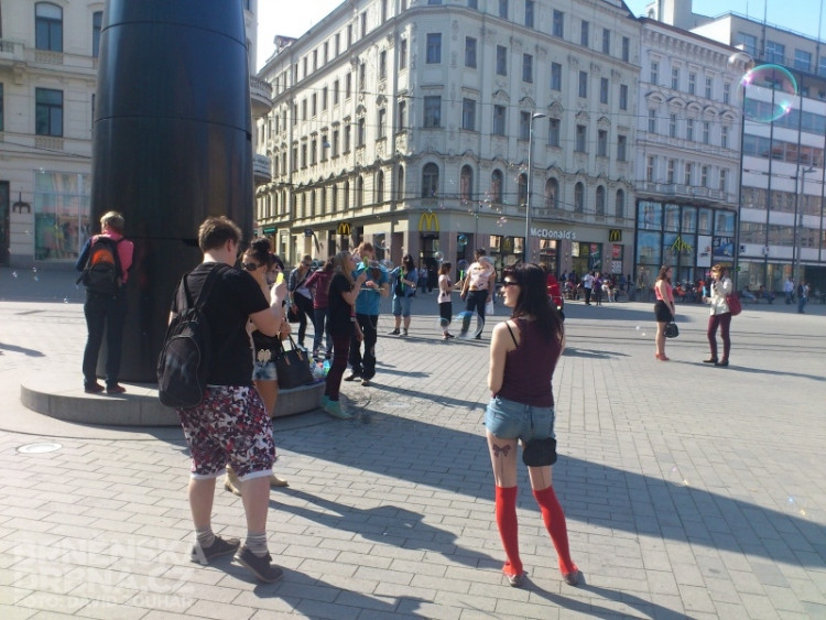 Na brněnském náměstí Svobody se sešly desítky lidí, foto: Brněnská Drbna, David Zouhar