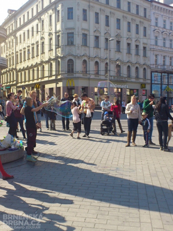 Na brněnském náměstí Svobody se sešly desítky lidí, foto: Brněnská Drbna, David Zouhar
