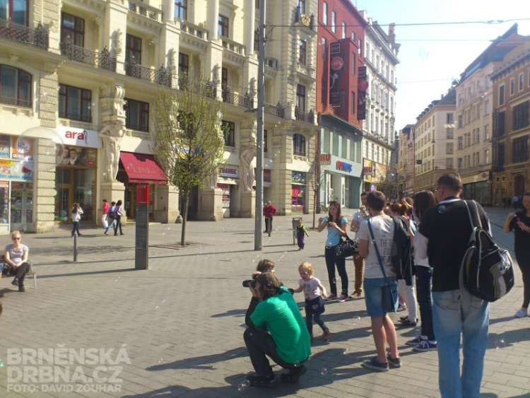 Z bublin měly největší radost děti, foto: Brněnská Drbna, David Zouhar
