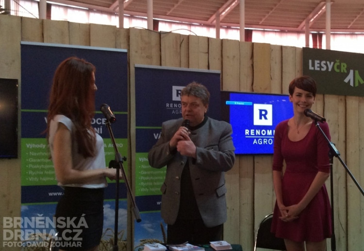 Česká Miss World 2013 Lucie Kovandová a Česká Miss 2013 Gabriela Kratochvílová (zleva) přijely na brněnské výstaviště, foto: Brněnská Drbna, David Zouhar