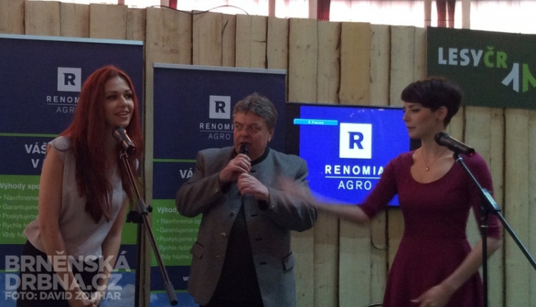 Česká Miss World 2013 Lucie Kovandová a Česká Miss 2013 Gabriela Kratochvílová (zleva) přijely na brněnské výstaviště, foto: Brněnská Drbna, David Zouhar