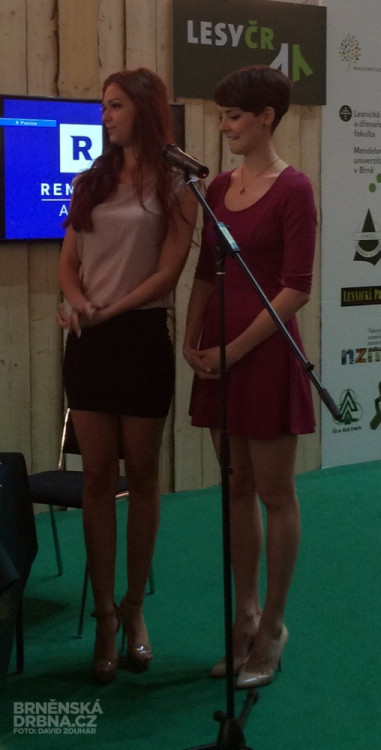 Česká Miss World 2013 Lucie Kovandová a Česká Miss 2013 Gabriela Kratochvílová (zleva) přijely na brněnské výstaviště, foto: Brněnská Drbna, David Zouhar