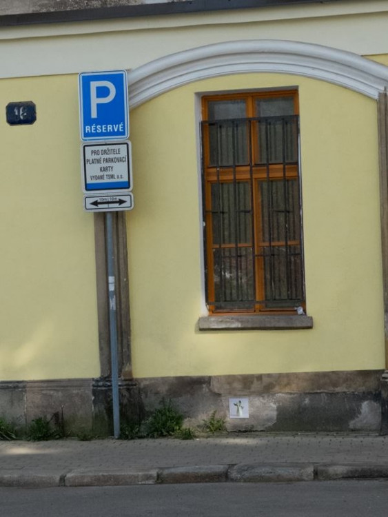 Fotografie jsou těsně u země.