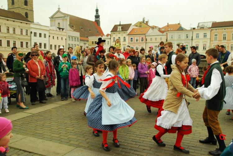 Vítání jara tancem a zpěvem