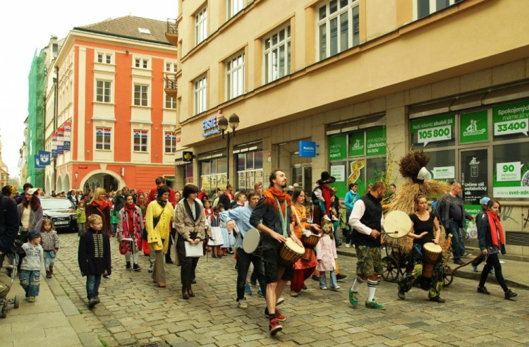 První v průvodu chodili bubeníci