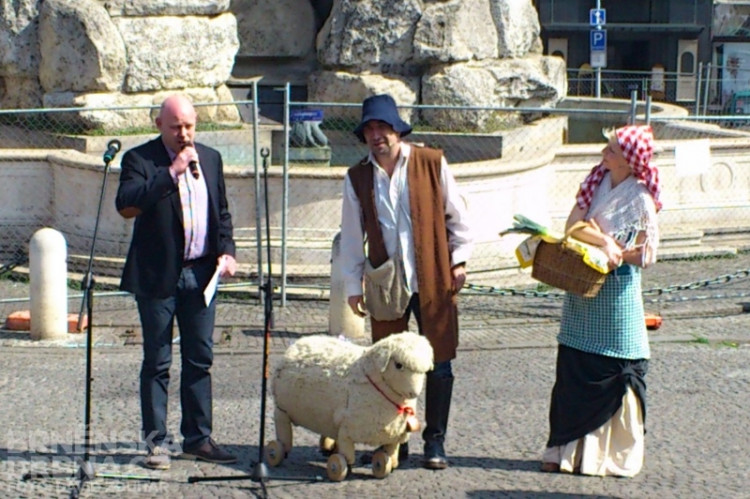 Libor Šťástka (vlevo) v pondělí uzamknul Zelný trh, foto: Brněnská Drbna, David Zouhar