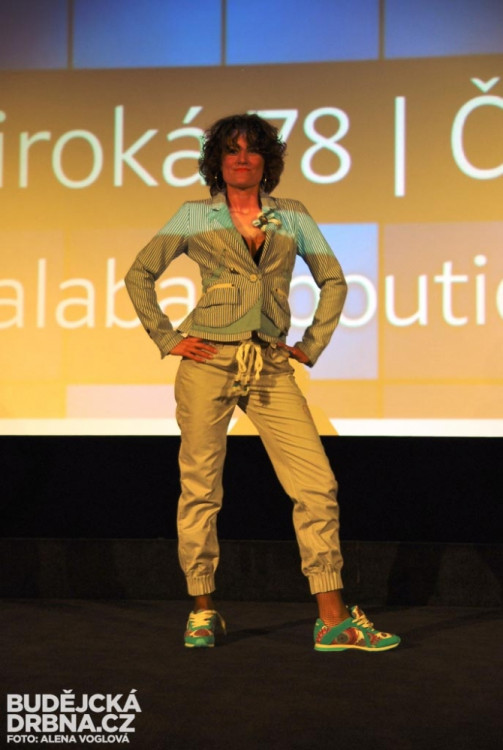 Módní přehlídka byla doladěná skvěle zvolenou energickou hudbou