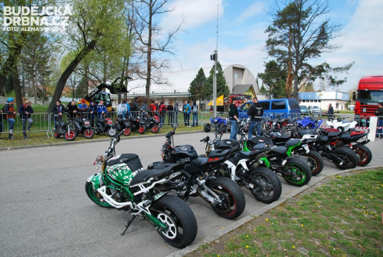 Budějčtí studenti okoukávali pořádné mašiny