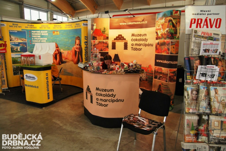 Na cestovním veletrhu se daly koupit i výborné pralinky