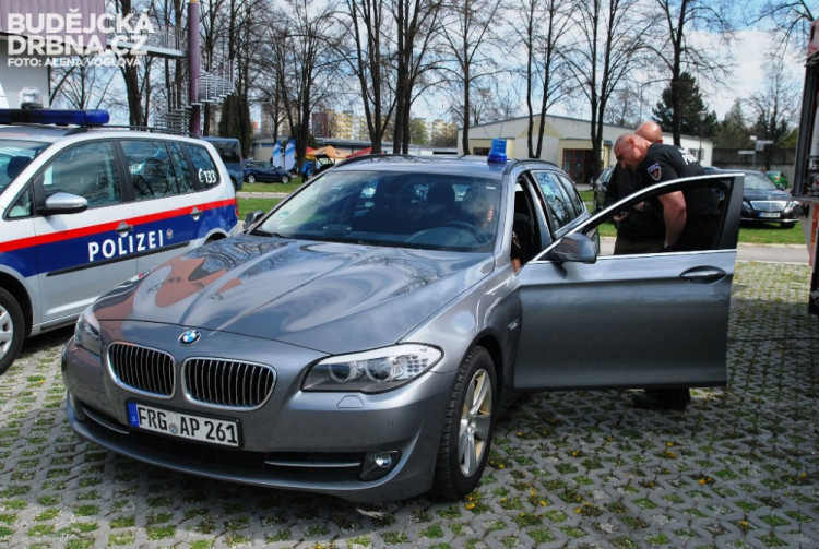 Omrknout můžete automobil policistů z ciziny