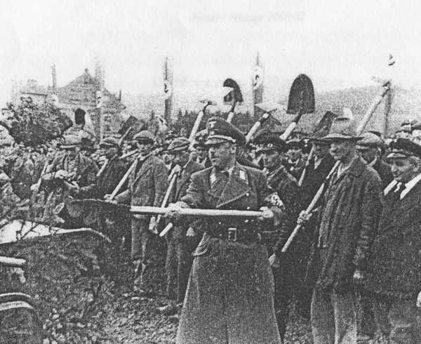 Zahájení stavby 18. dubna 1939 v místě dnešní zastávky Spáleniště