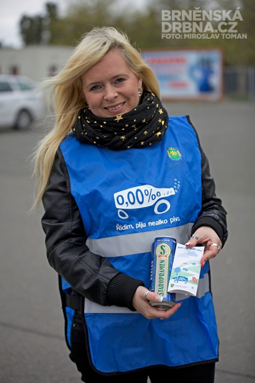 Policisté odměňovali řidiče nealkoholickým pivem, foto: Brněnská Drbna, Miroslav Toman