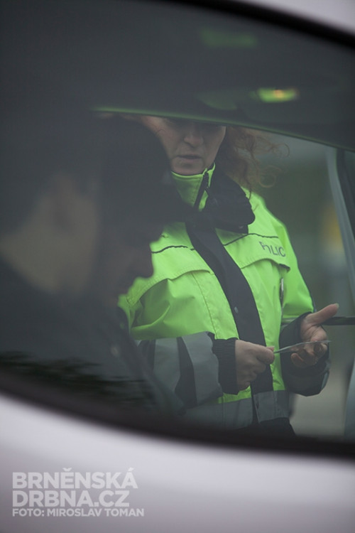 Policisté odměňovali řidiče nealkoholickým pivem, foto: Brněnská Drbna, Miroslav Toman