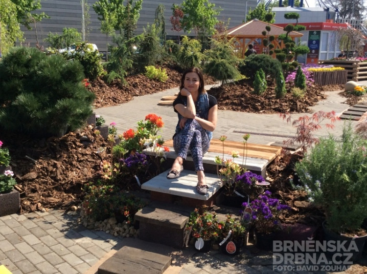 Hanka Kynychová si na výstavišti vybrala nové květiny do zahrady, foto: Brněnská Drbna, David Zouhar