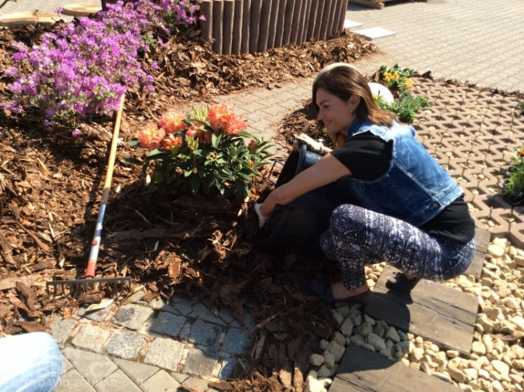 Hanka Kynychová na výstavišti zasadila květinu, foto: Brněnská Drbna, David Zouhar