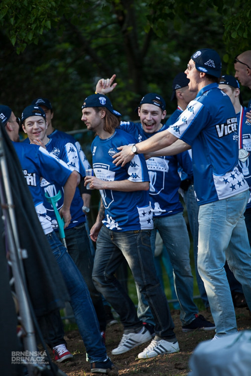 IMG_5525Tisíce fanoušků přivítaly trofej pro druhý tým extraligy, foto: Brněnská Drbna, Miroslav Toman