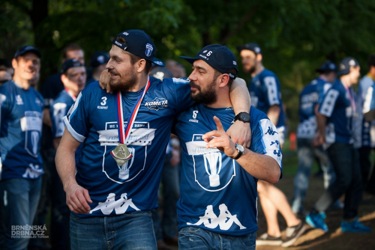 Tisíce fanoušků přivítaly trofej pro druhý tým extraligy, foto: Brněnská Drbna, Miroslav Toman