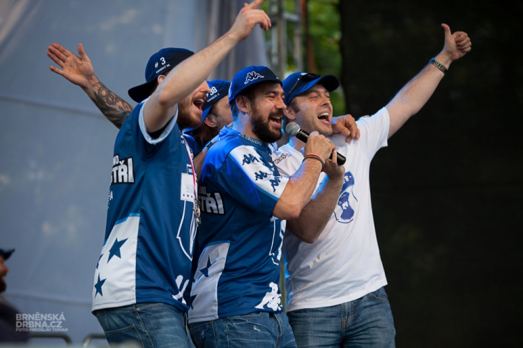Tisíce fanoušků přivítaly trofej pro druhý tým extraligy, foto: Brněnská Drbna, Miroslav Toman