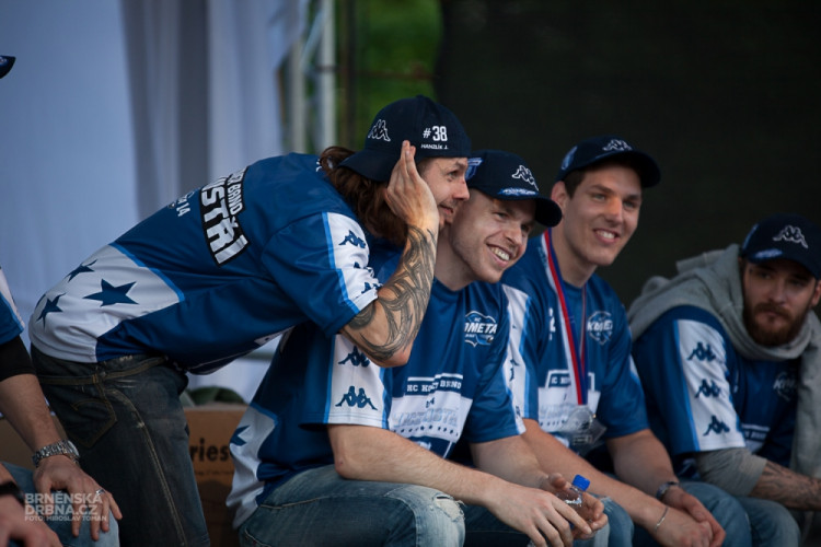 Tisíce fanoušků přivítaly trofej pro druhý tým extraligy, foto: Brněnská Drbna, Miroslav Toman