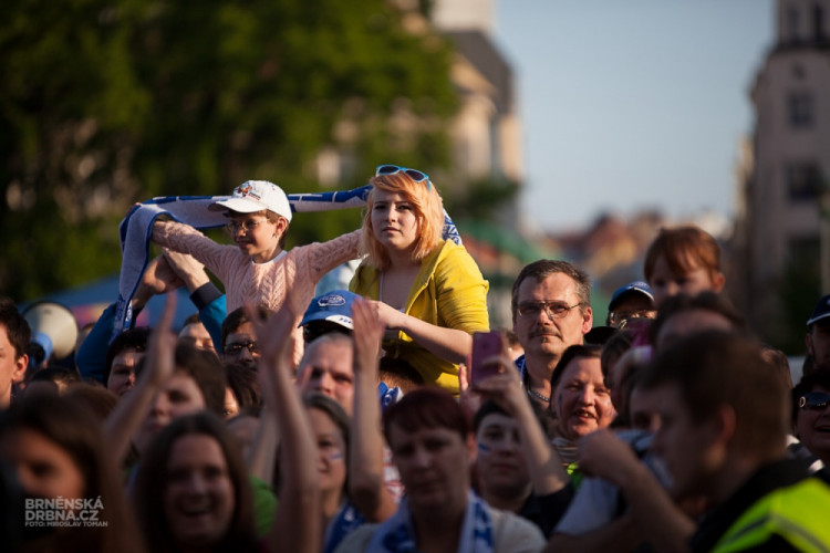 IMG_Tisíce fanoušků přivítaly trofej pro druhý tým extraligy, foto: Brněnská Drbna, Miroslav Toman5574