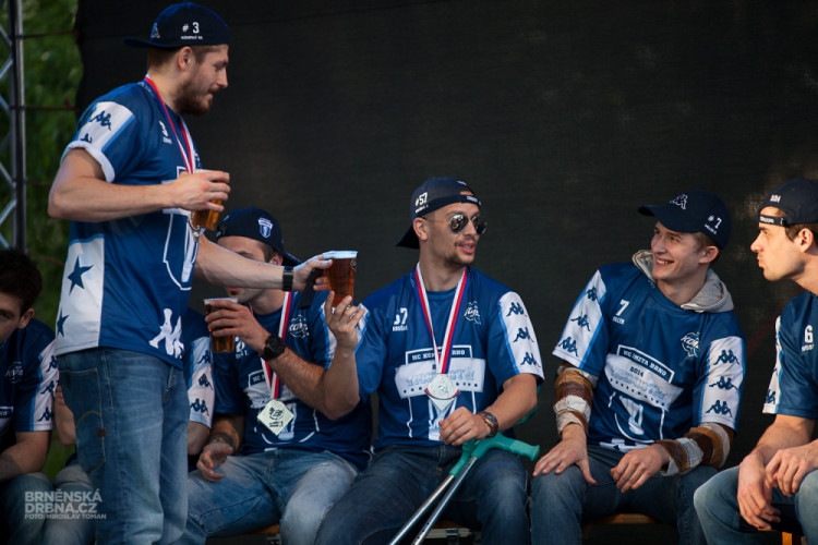Tisíce fanoušků přivítaly trofej pro druhý tým extraligy, foto: Brněnská Drbna, Miroslav Toman
