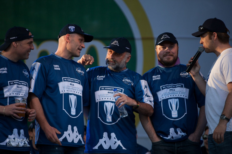 Tisíce fanoušků přivítaly trofej pro druhý tým extraligy, foto: Brněnská Drbna, Miroslav Toman
