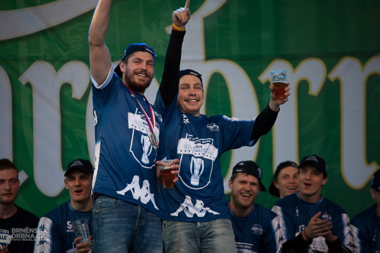 Tisíce fanoušků přivítaly trofej pro druhý tým extraligy, foto: Brněnská Drbna, Miroslav Toman